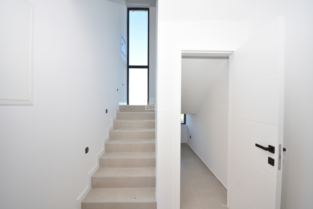 Vodice - dvojna hiša S2 s bazenom, pogled na morje