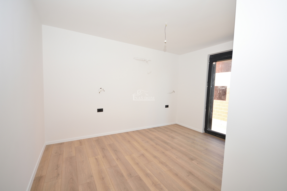 Vodice - dvojna hiša S2 s bazenom, pogled na morje