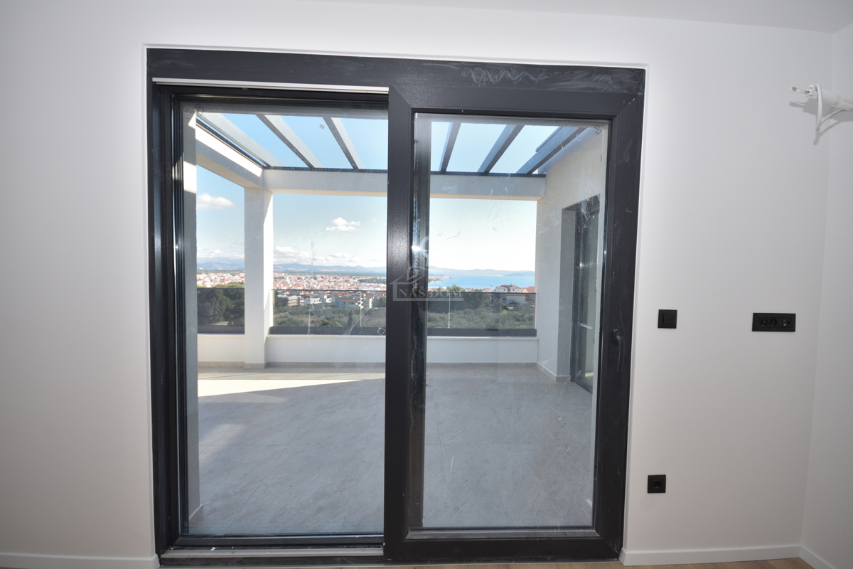 Vodice - dvojna hiša S2 s bazenom, pogled na morje