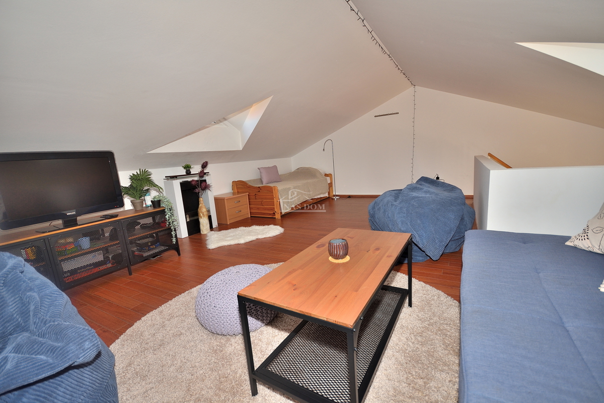 Vodice - Stanovanje z galerijo, 3S+DB, pogled na morje