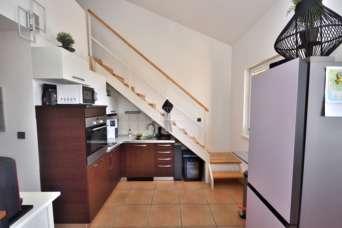 Vodice - Stanovanje z galerijo, 3S+DB, pogled na morje