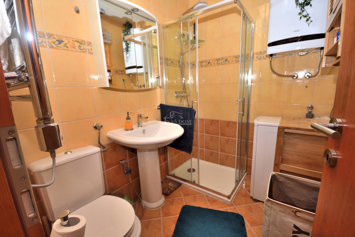 Vodice - Stanovanje z galerijo, 3S+DB, pogled na morje