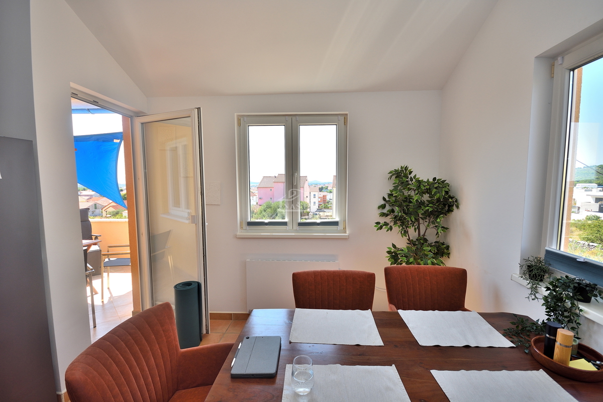 Vodice - Stanovanje z galerijo, 3S+DB, pogled na morje