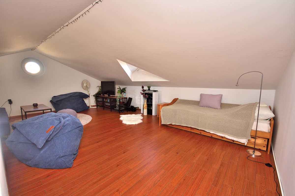 Vodice - Stanovanje z galerijo, 3S+DB, pogled na morje