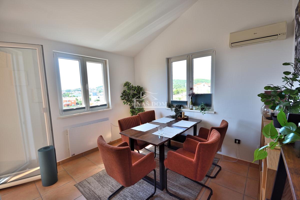 Vodice - Stanovanje z galerijo, 3S+DB, pogled na morje