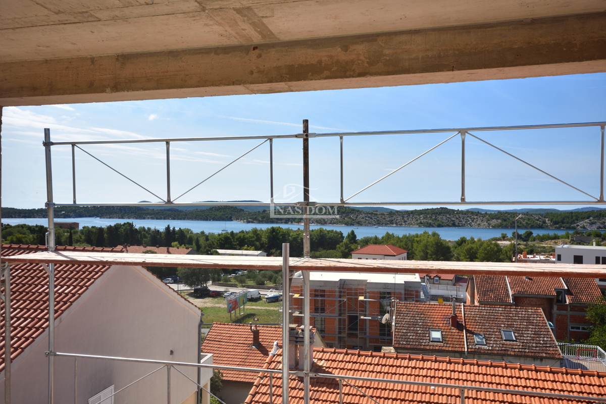 Šibenik, Crnica - Trosobno stanovanje S3 z garažo