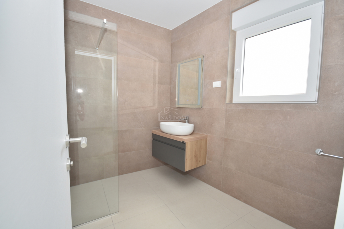 Vodice - Stanovanje S6 v drugem nadstropju z razgledom na morje