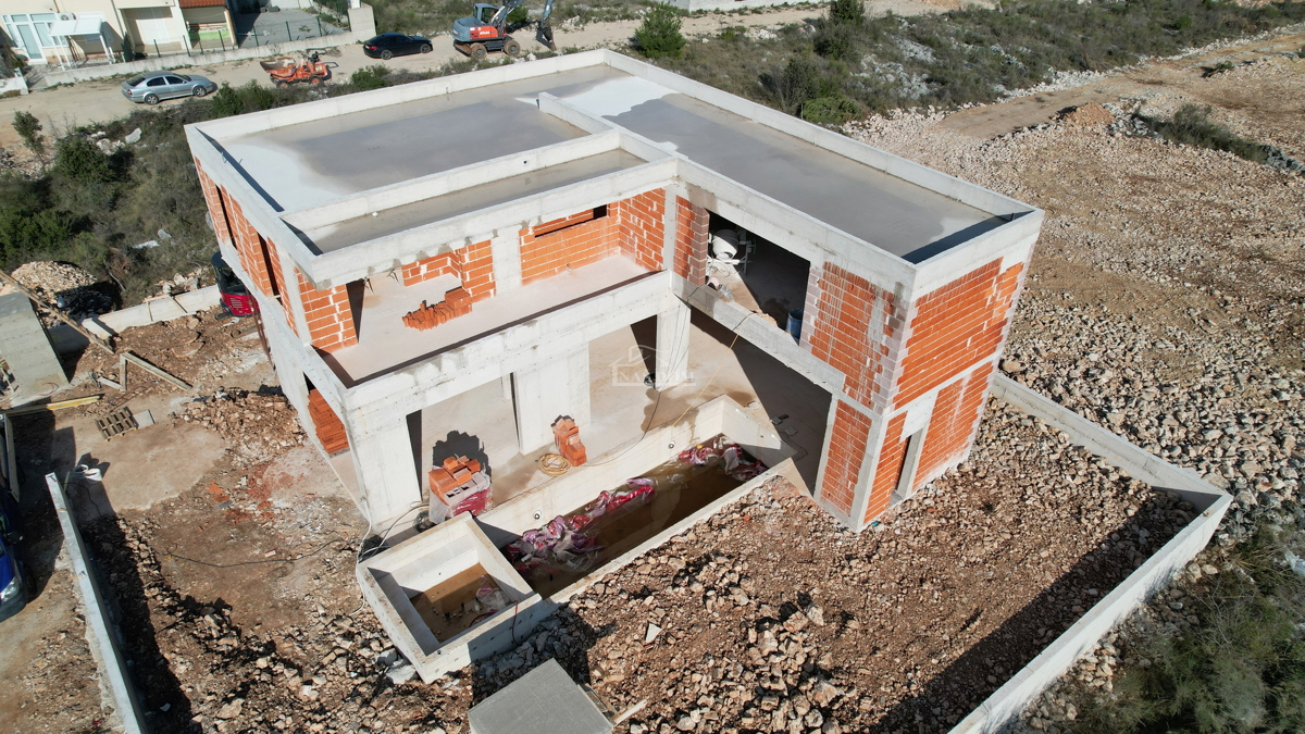 Ekskluzivna pametna vila z bazenom, wellnessom, garažo in pogledom na morje – Vodice