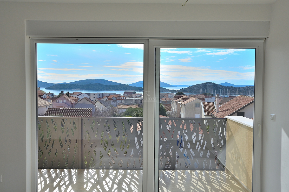 Tribunj - stanovanje z razgledom na morje, 2. nadstropje