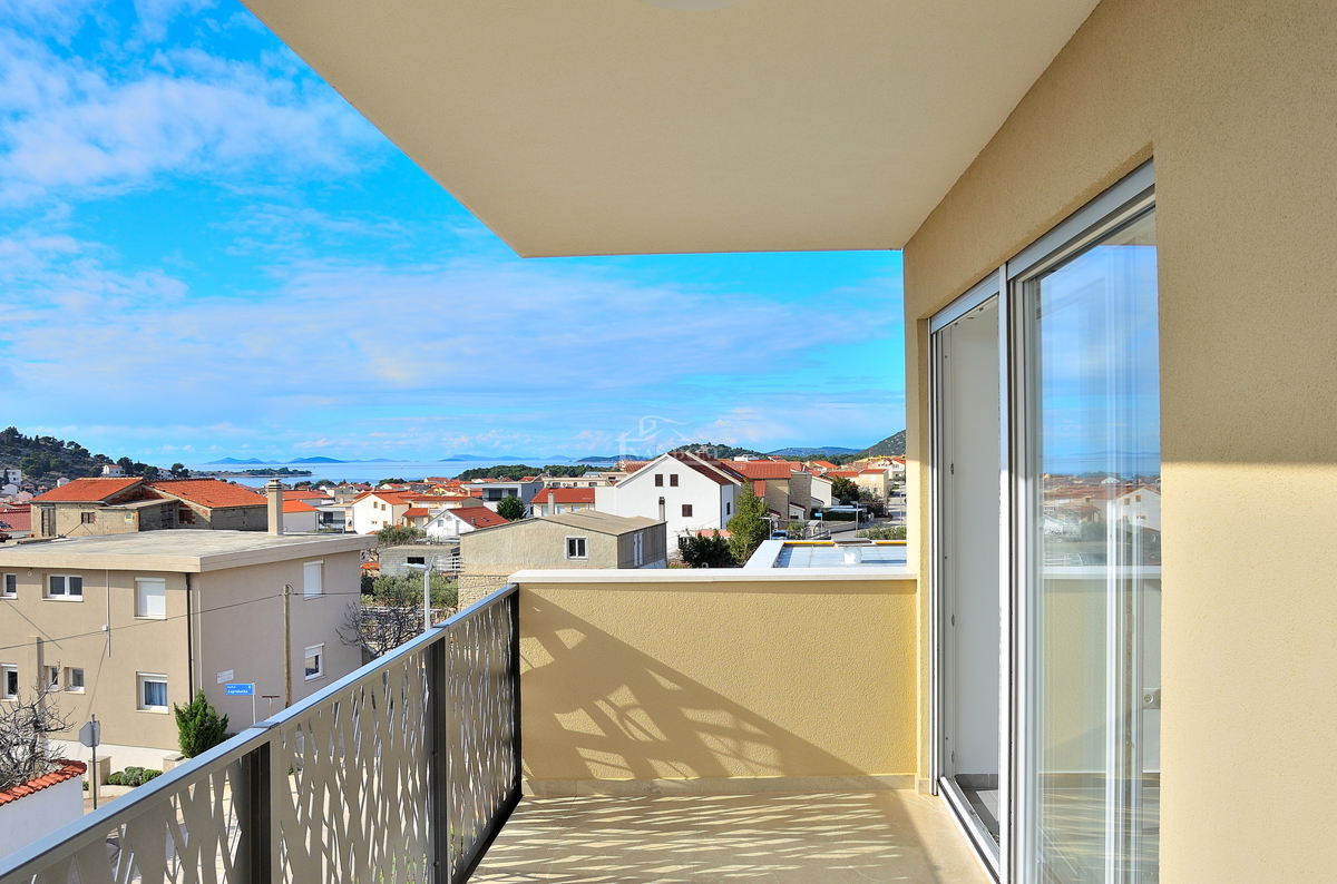 Tribunj - stanovanje z razgledom na morje, 2. nadstropje