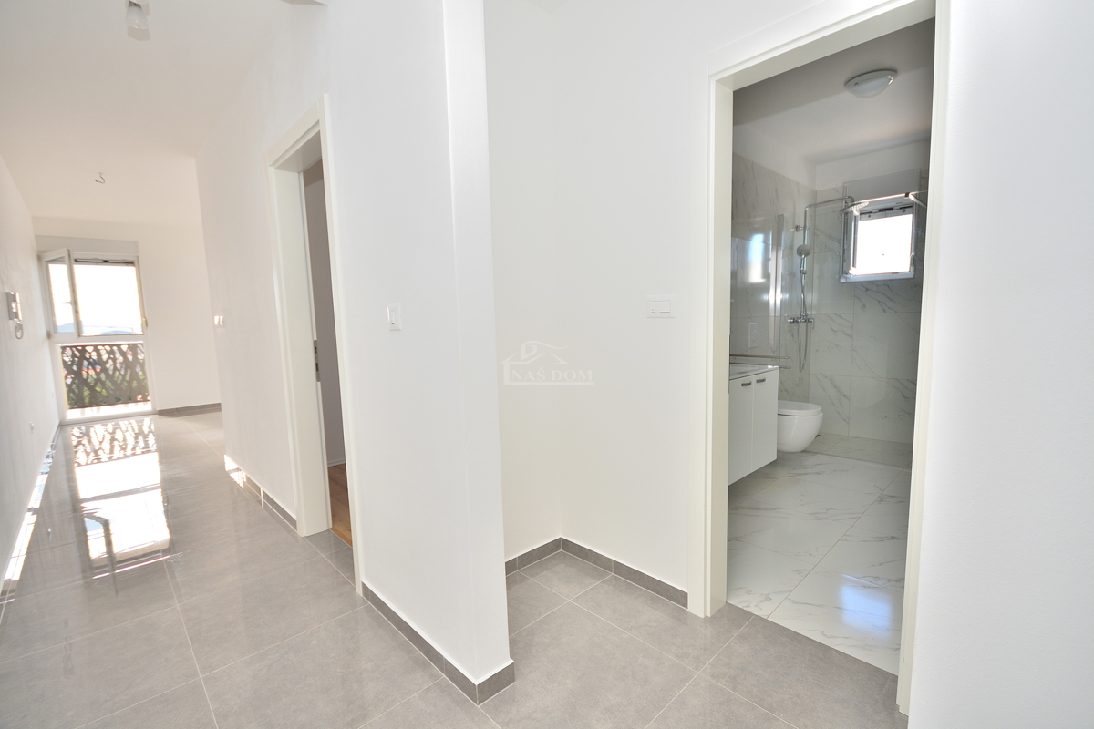 Tribunj - stanovanje z razgledom na morje, 2. nadstropje