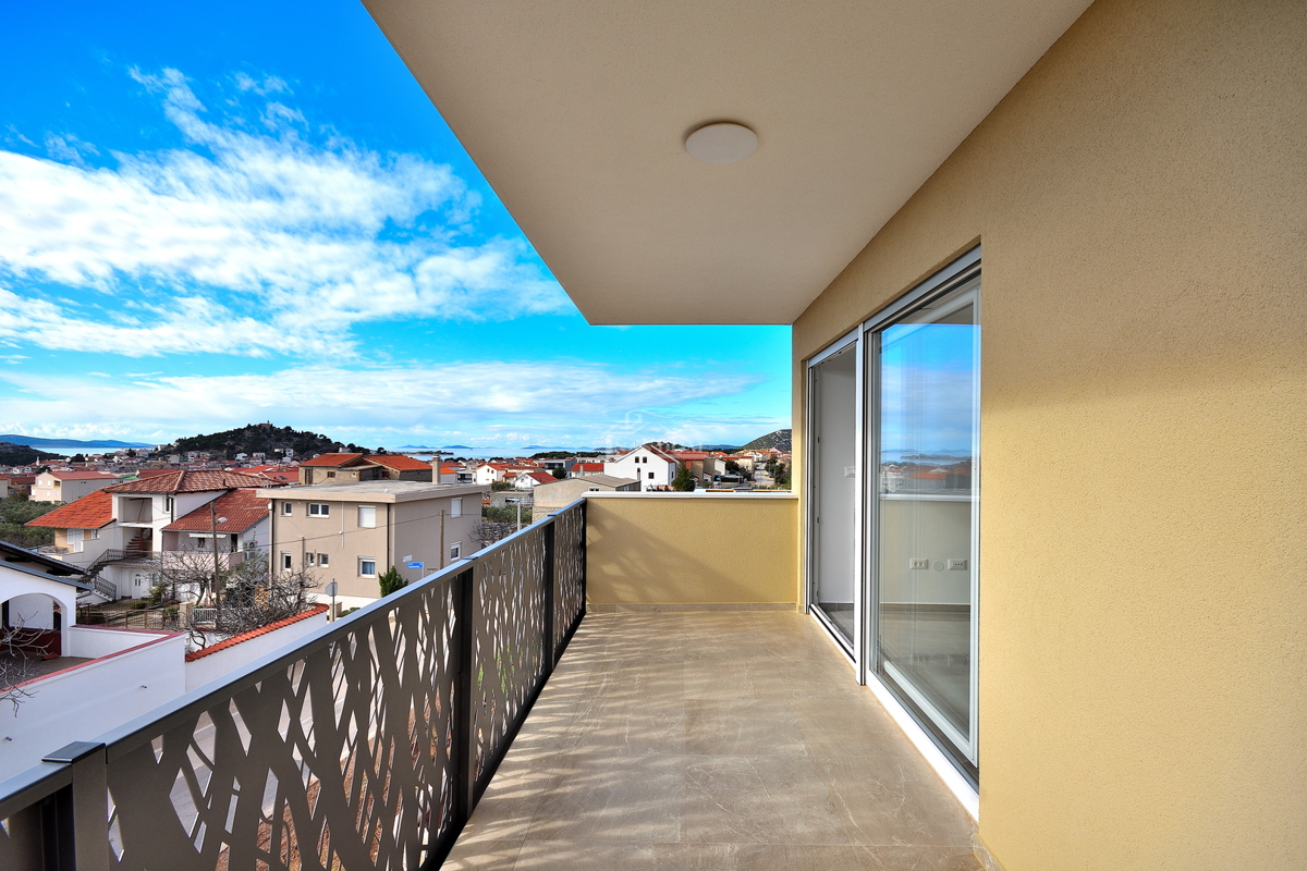 Tribunj - stanovanje z razgledom na morje, 2. nadstropje