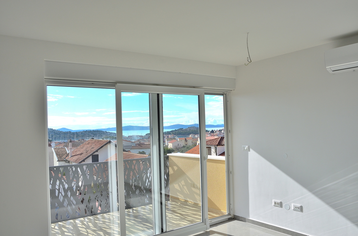 Tribunj - stanovanje z razgledom na morje, 2. nadstropje