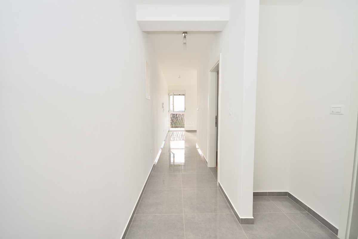 Tribunj - stanovanje z razgledom na morje, 2. nadstropje