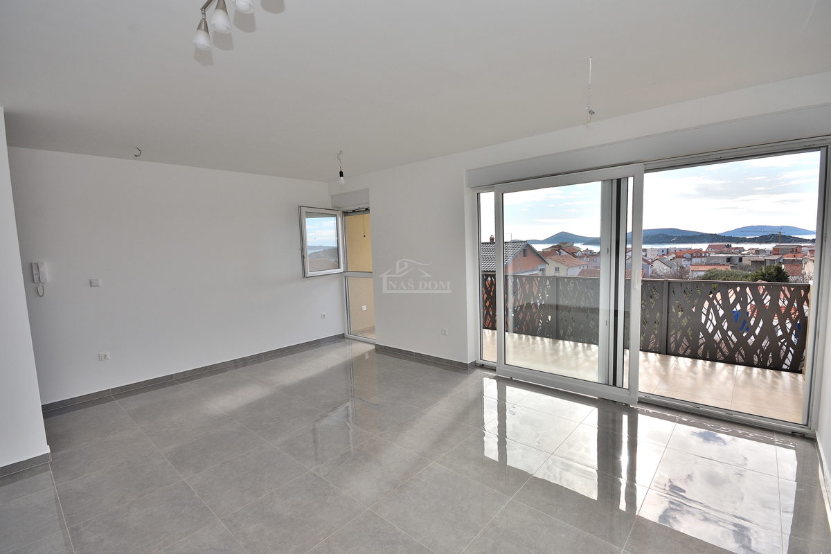 Tribunj - stanovanje z razgledom na morje, 2. nadstropje