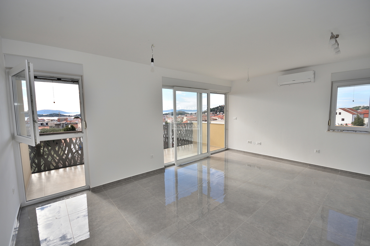 Tribunj - stanovanje z razgledom na morje, 2. nadstropje