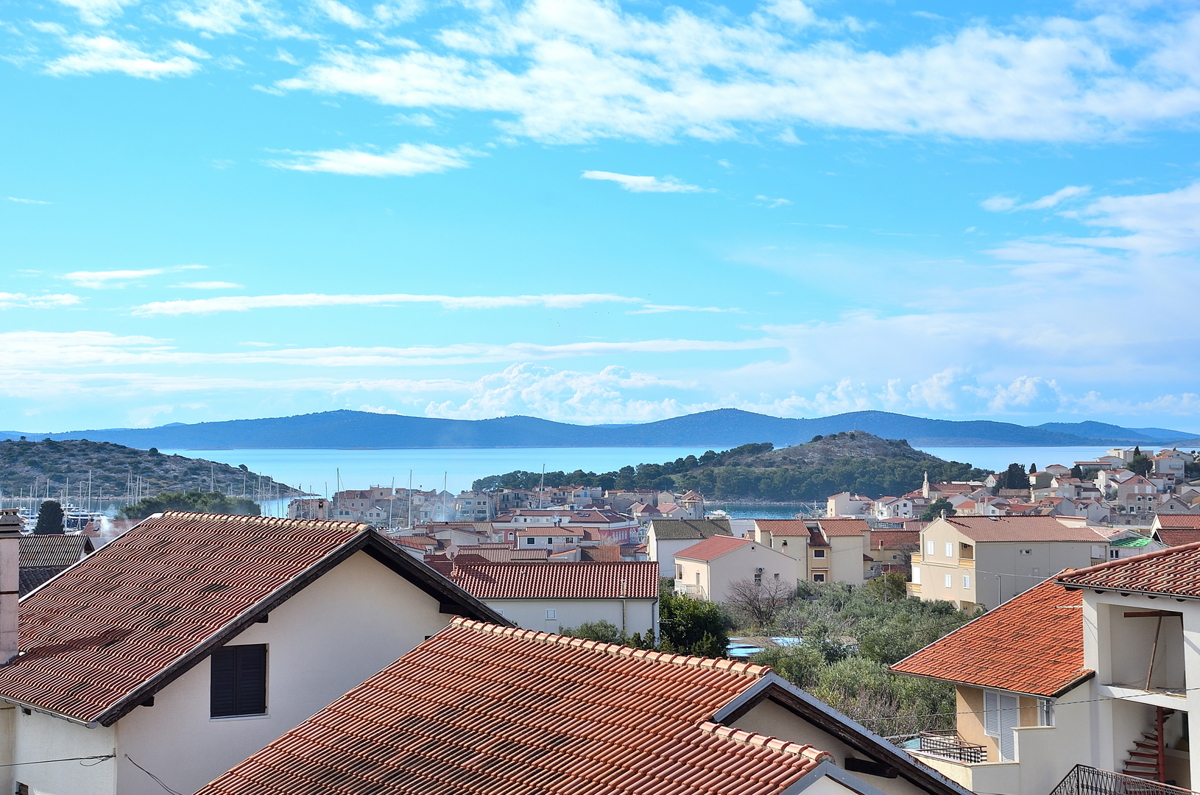Tribunj - stanovanje z razgledom na morje, 2. nadstropje