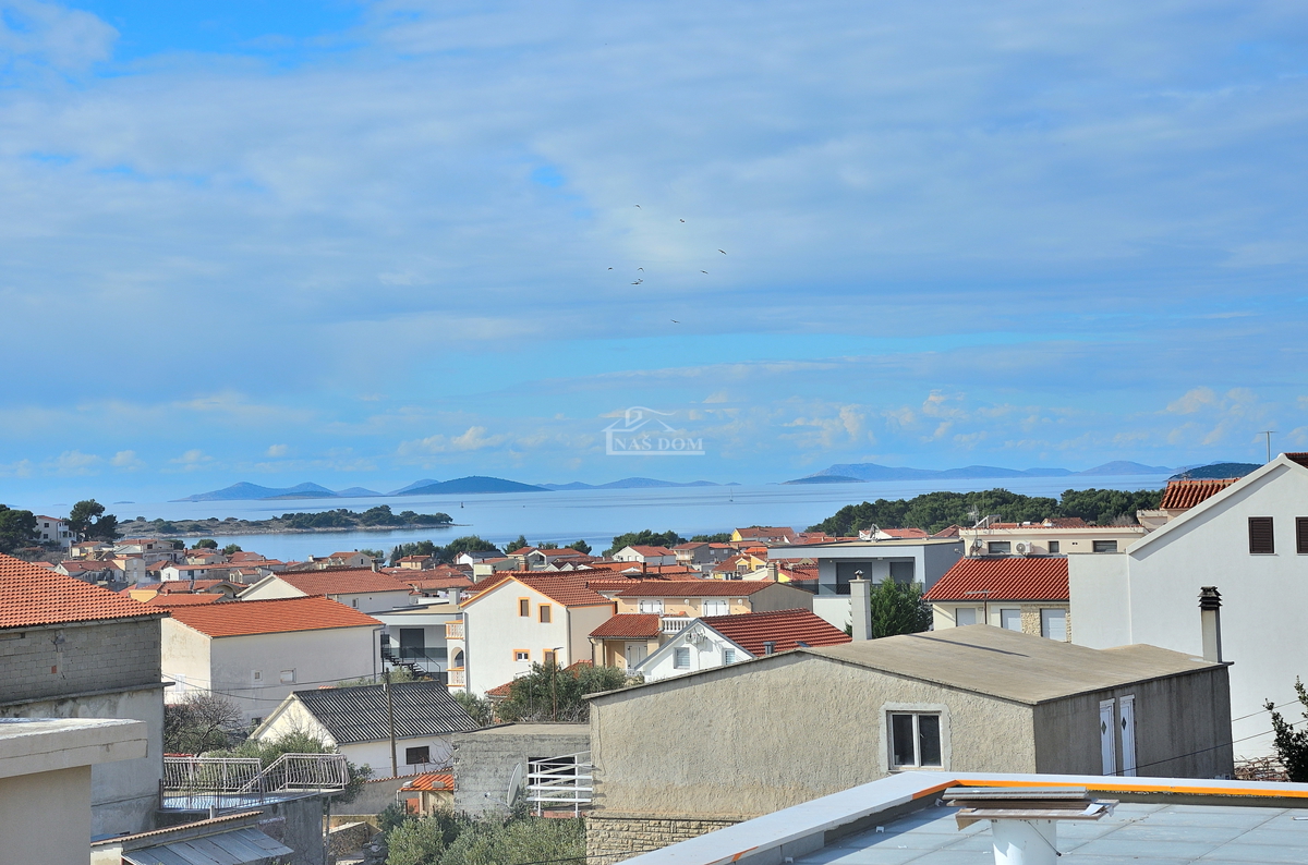 Tribunj - stanovanje z razgledom na morje, 2. nadstropje