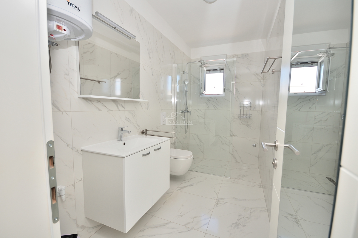 Tribunj - stanovanje z razgledom na morje, 2. nadstropje