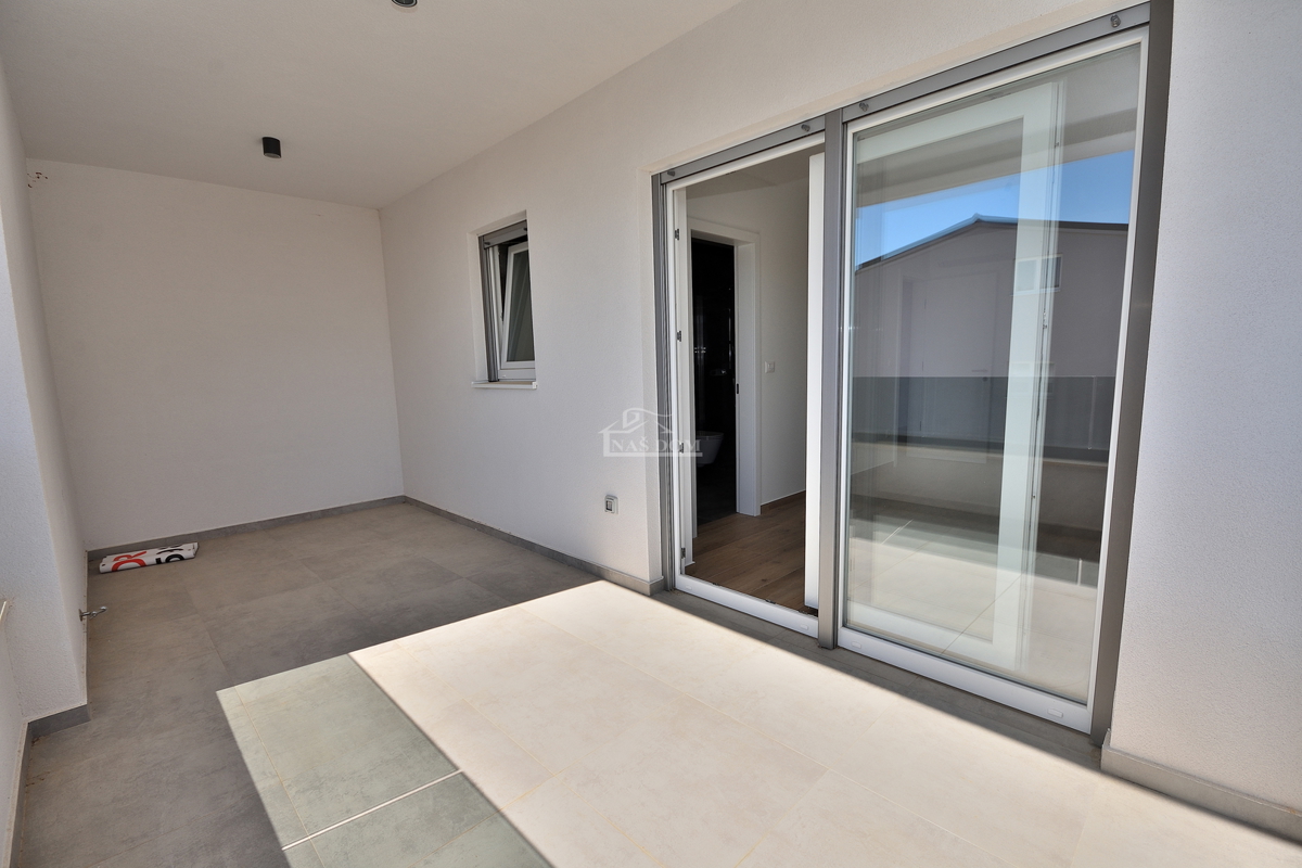 Vodice - dvojna hiša s bazenom