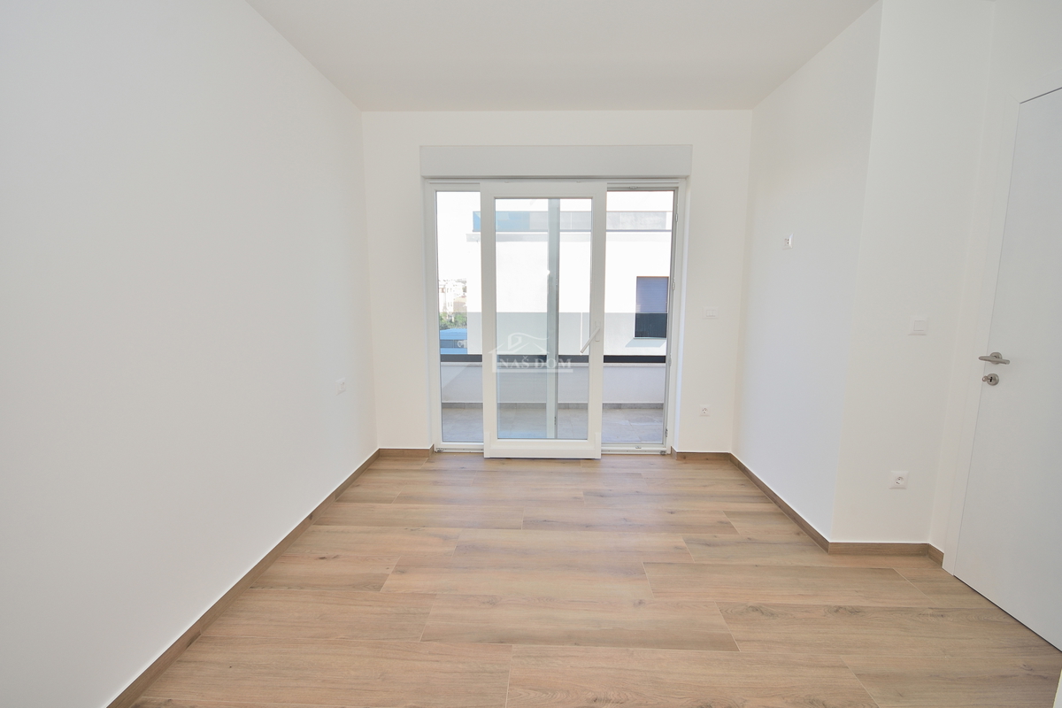 Vodice - dvojna hiša s bazenom