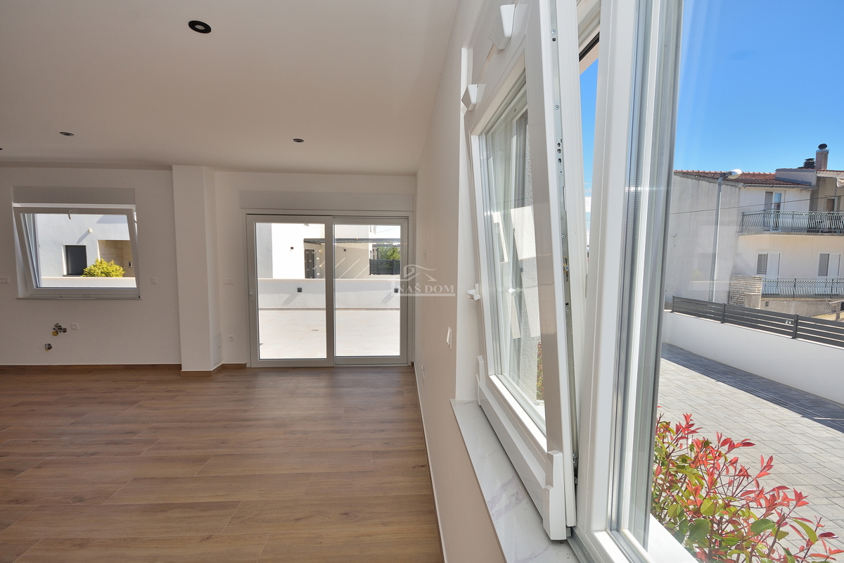 Vodice - dvojna hiša s bazenom