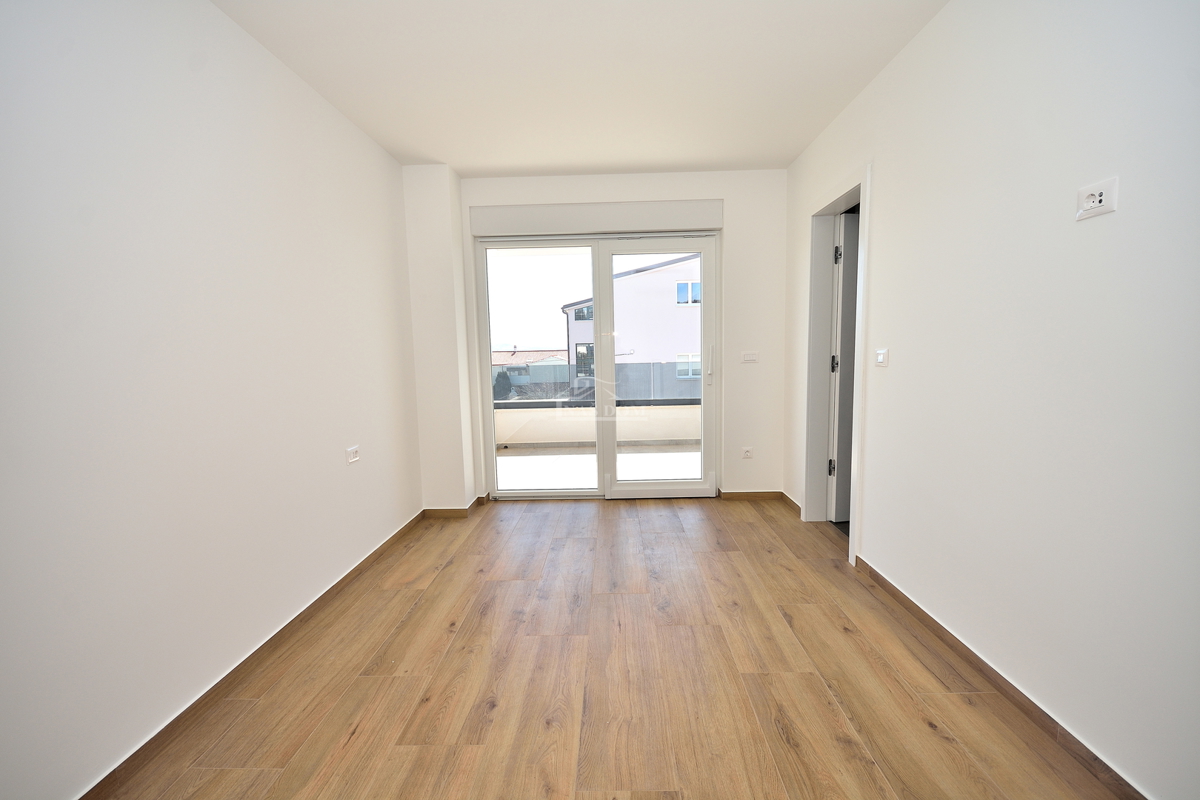 Vodice - dvojna hiša s bazenom