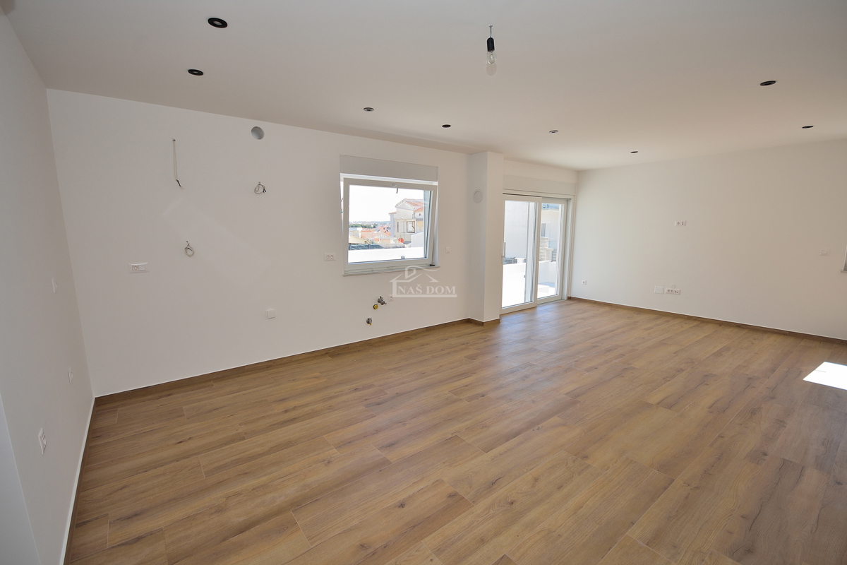 Vodice - dvojna hiša s bazenom