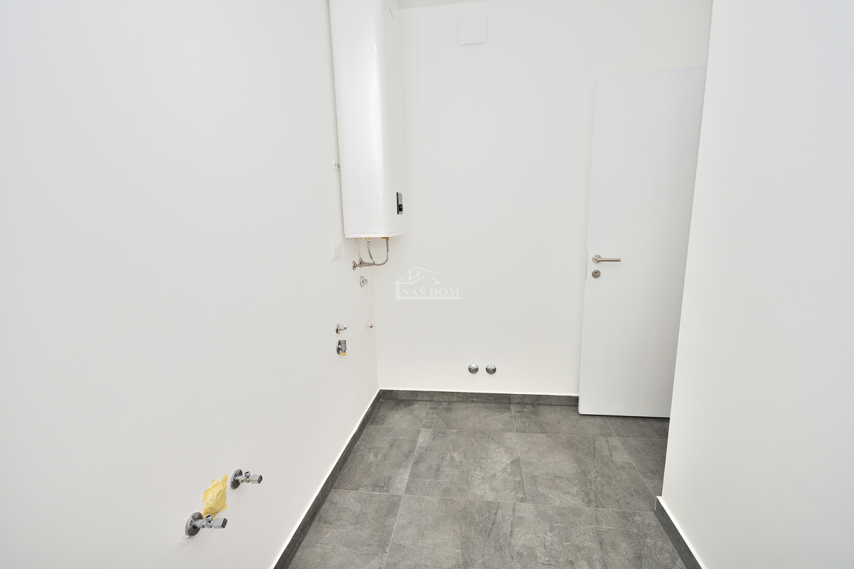 Vodice - dvojna hiša s bazenom