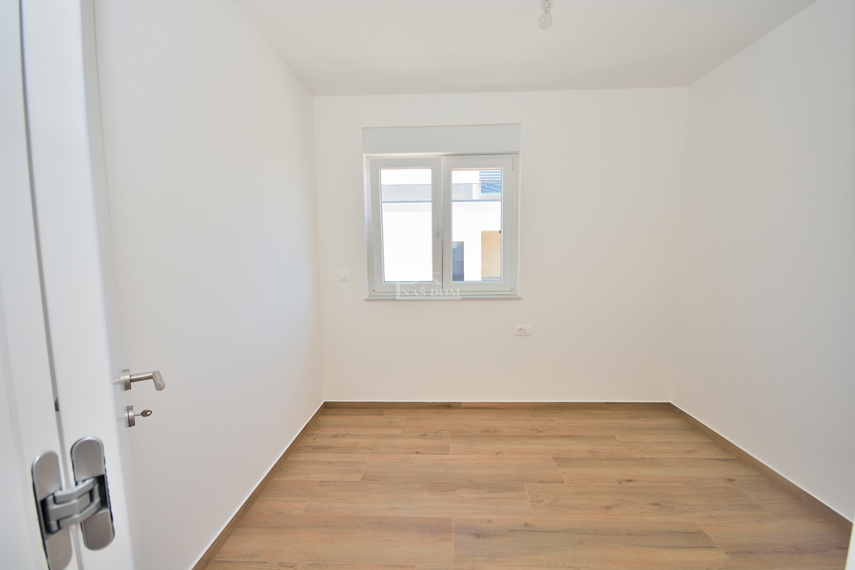 Vodice - dvojna hiša s bazenom