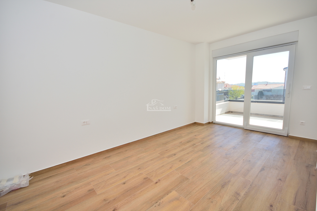 Vodice - dvojna hiša s bazenom