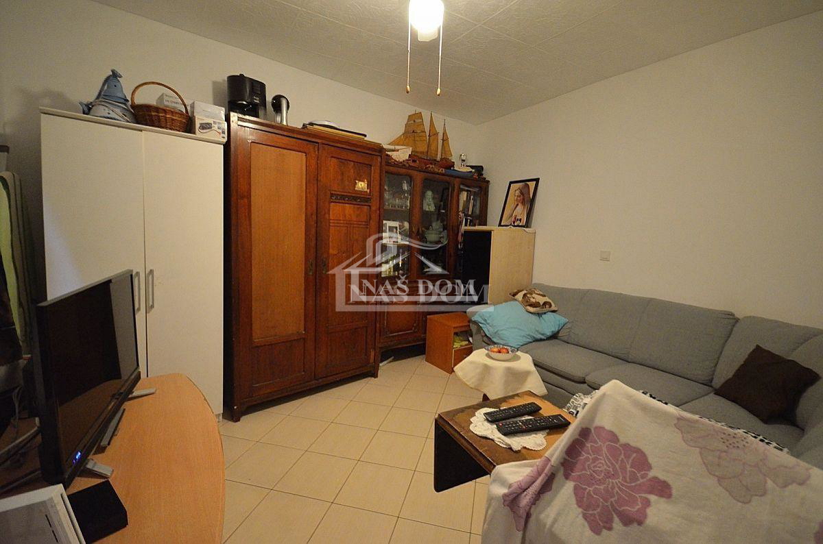 Vodice - Renovirana hiša v centru Vodic s 4 apartmaji