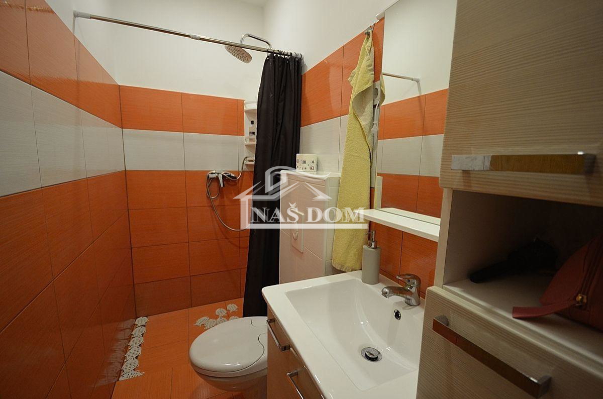 Vodice - Renovirana hiša v centru Vodic s 4 apartmaji