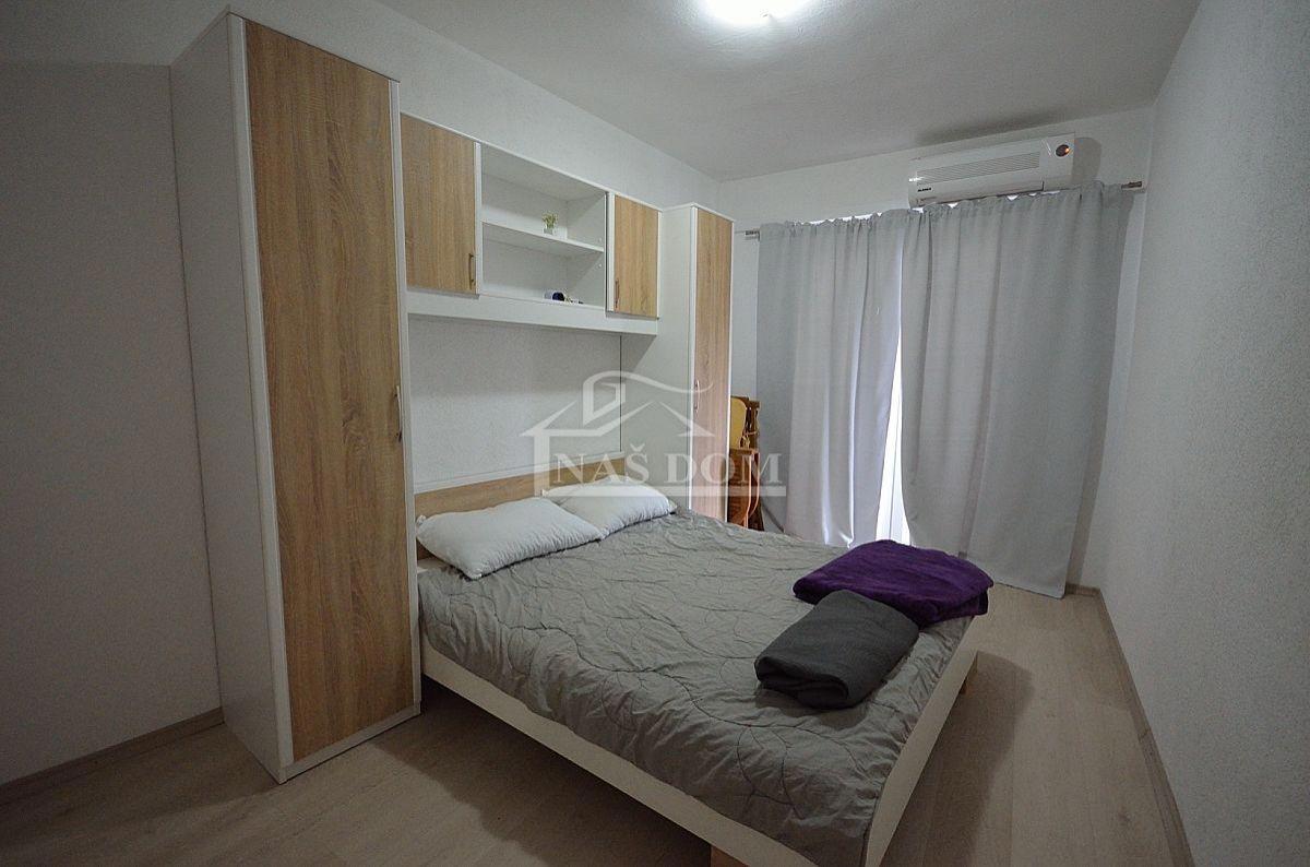 Vodice - Renovirana hiša v centru Vodic s 4 apartmaji