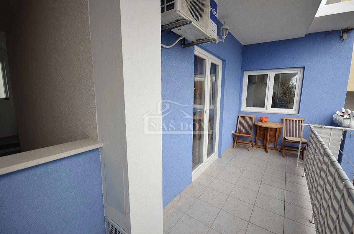 Vodice - Renovirana hiša v centru Vodic s 4 apartmaji