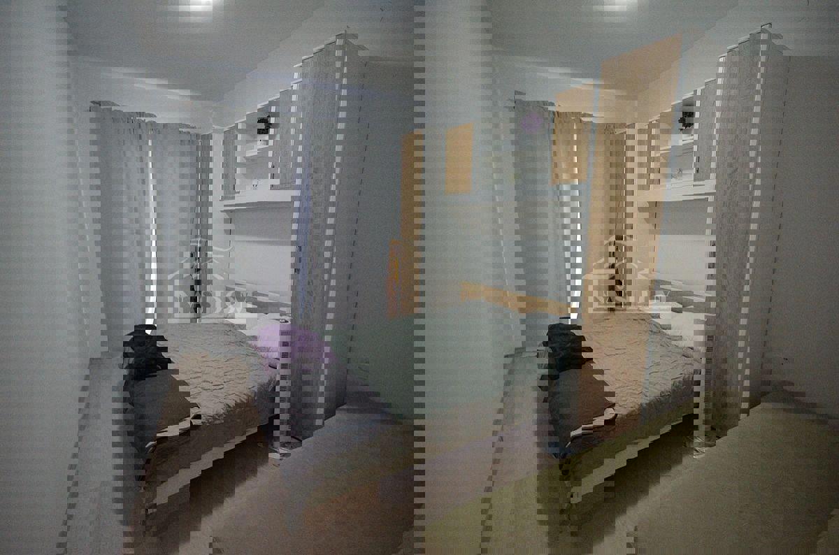 Vodice - Renovirana hiša v centru Vodic s 4 apartmaji