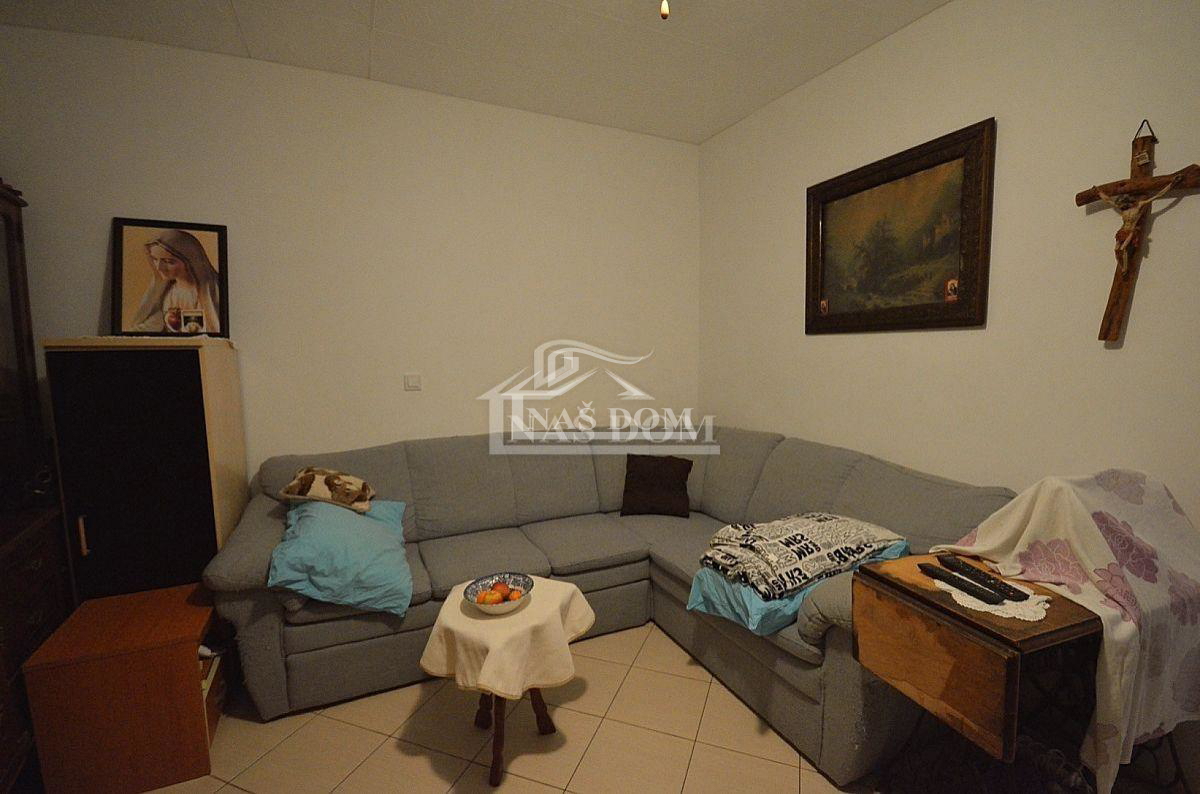 Vodice - Renovirana hiša v centru Vodic s 4 apartmaji
