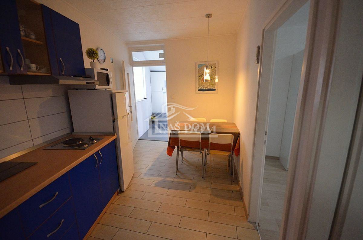 Vodice - Renovirana hiša v centru Vodic s 4 apartmaji