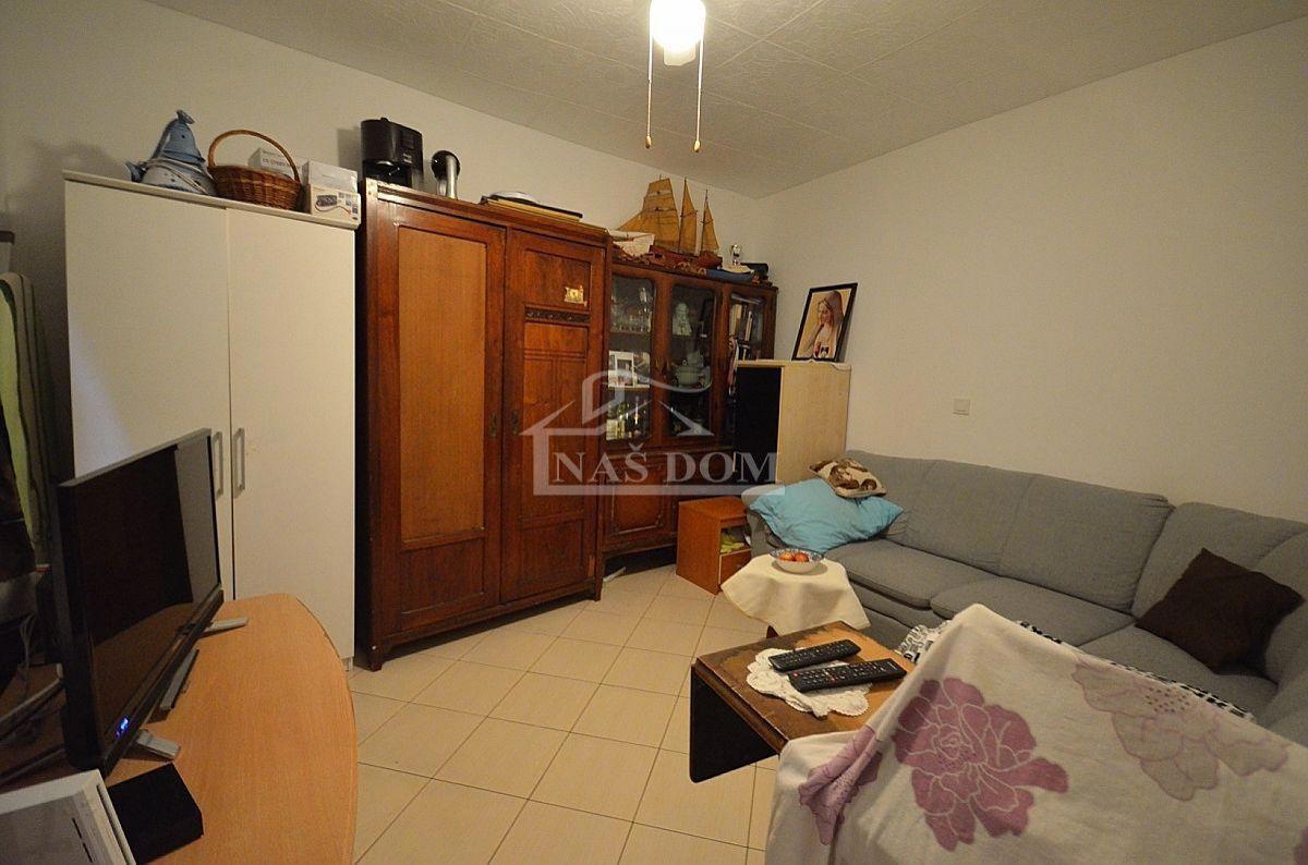 Vodice - Renovirana hiša v centru Vodic s 4 apartmaji