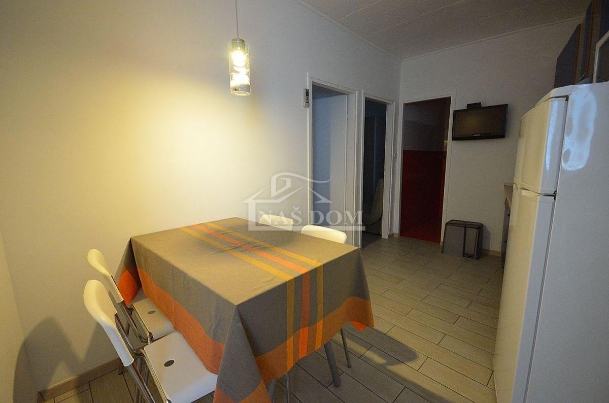 Vodice - Renovirana hiša v centru Vodic s 4 apartmaji