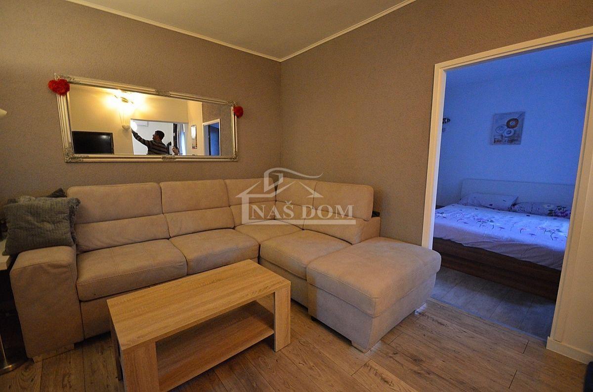 Vodice - Renovirana hiša v centru Vodic s 4 apartmaji