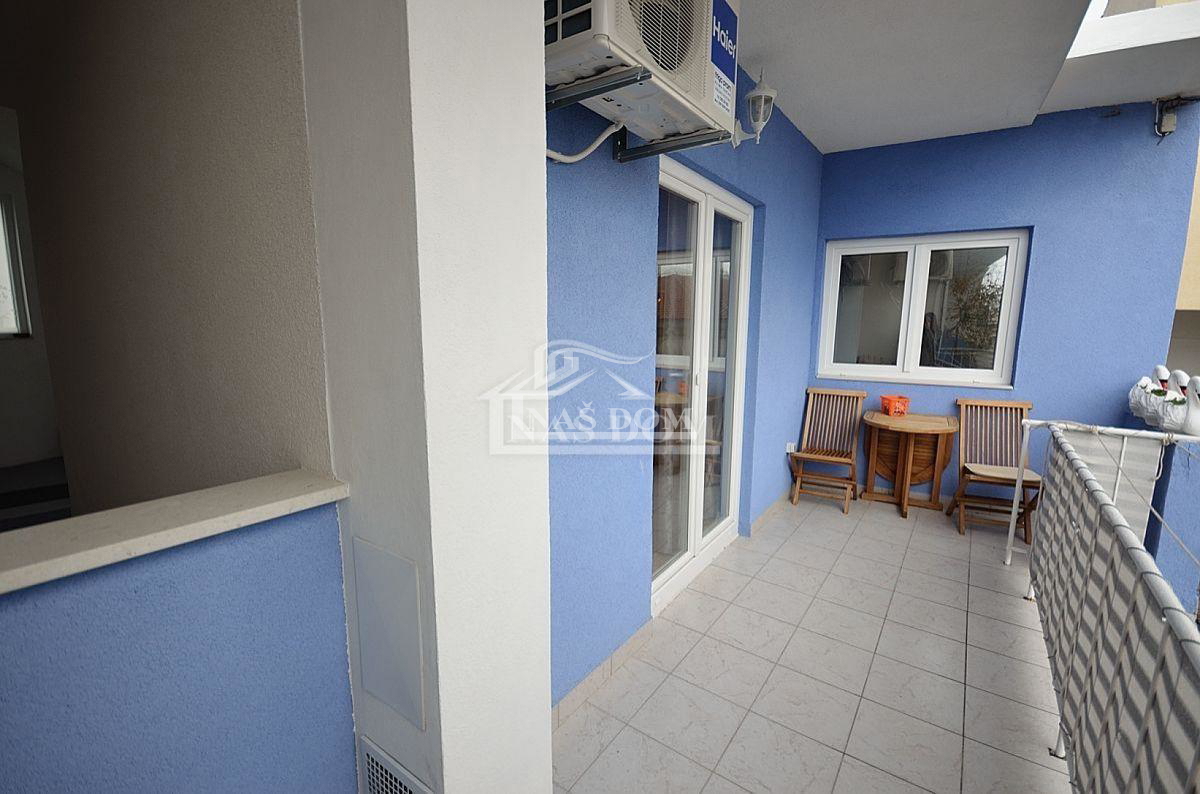 Vodice - Renovirana hiša v centru Vodic s 4 apartmaji