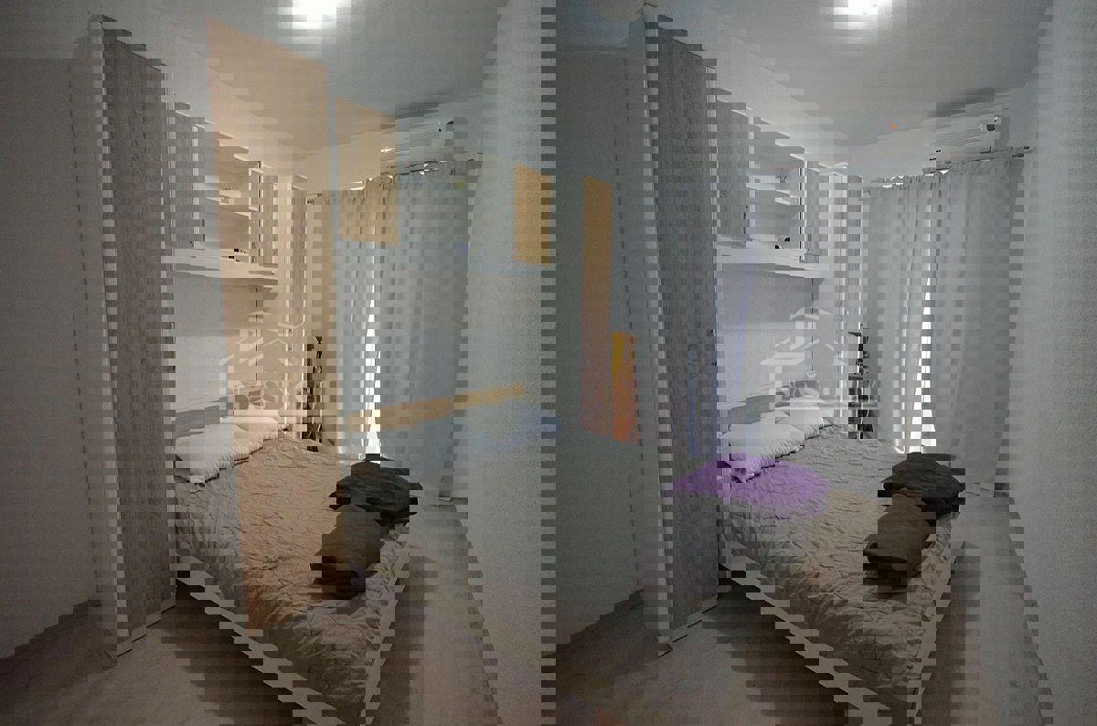 Vodice - Renovirana hiša v centru Vodic s 4 apartmaji