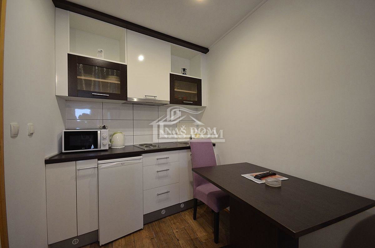 Vodice - Renovirana hiša v centru Vodic s 4 apartmaji