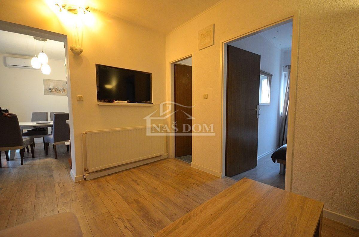 Vodice - Renovirana hiša v centru Vodic s 4 apartmaji