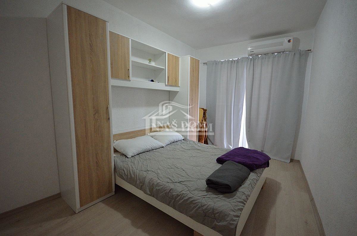 Vodice - Renovirana hiša v centru Vodic s 4 apartmaji