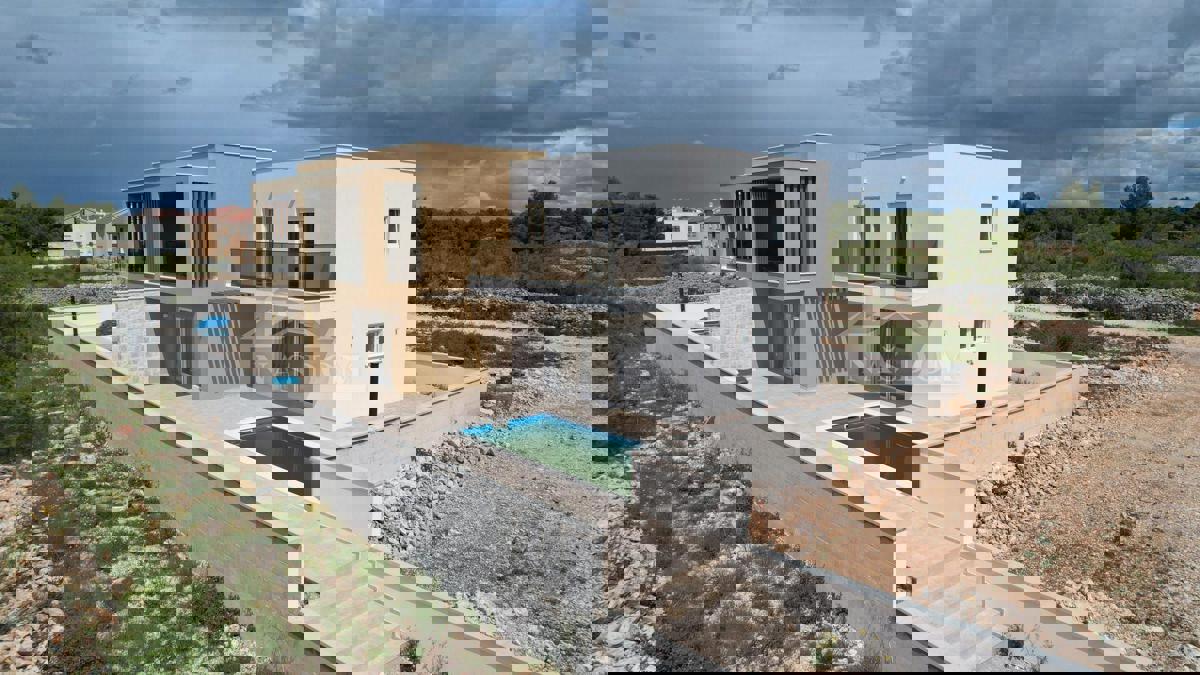 Vodice, Srima - Dvojna kuća S1 s bazenom, 270 m od plaže