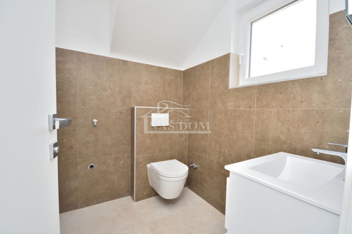 Vodice, Srima - Dvojna kuća S1 s bazenom, 270 m od plaže