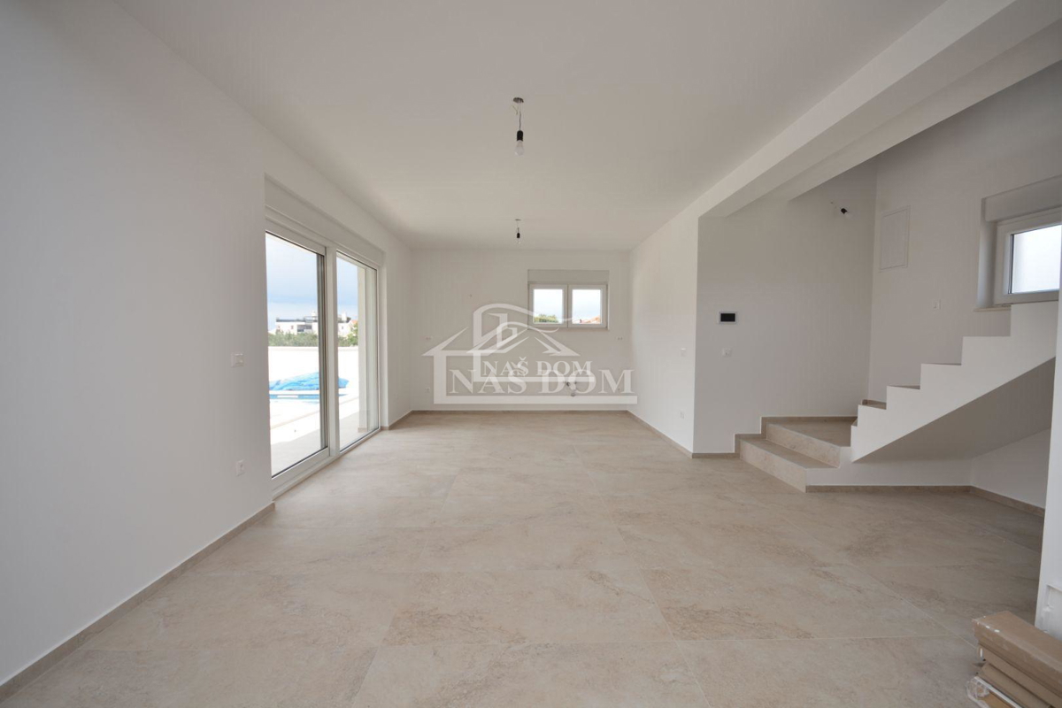 Vodice, Srima - Dvojna kuća S1 s bazenom, 270 m od plaže