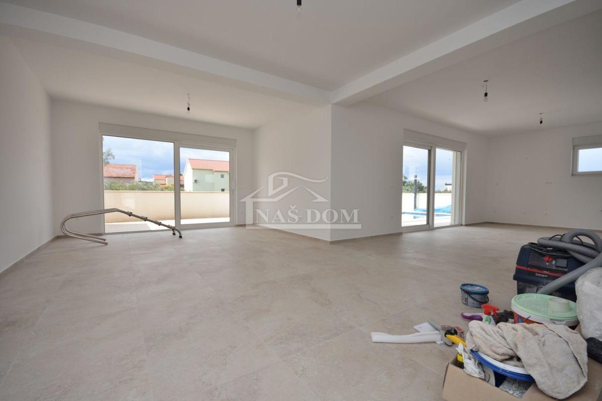 Vodice, Srima - Dvojna kuća S1 s bazenom, 270 m od plaže